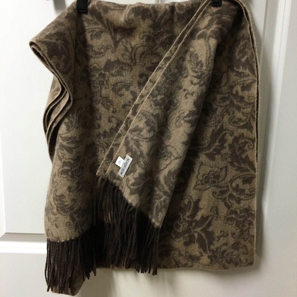 Cashmere wrap